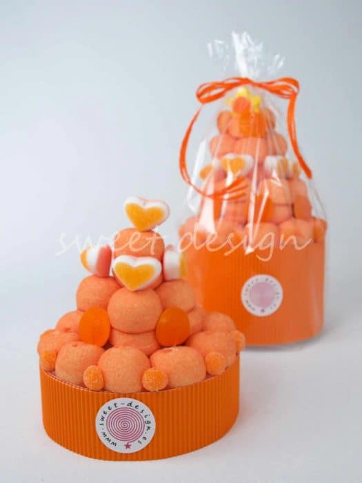 Tarta de chuches color naranja