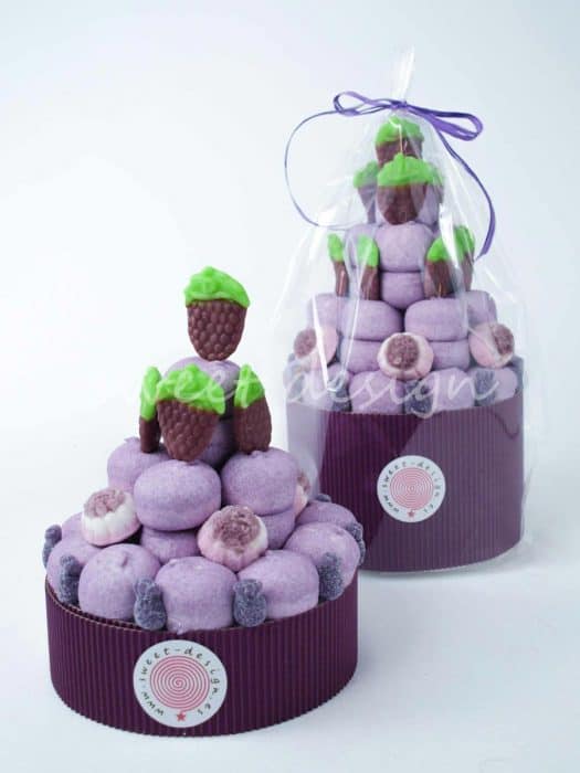 Tarta de chuches color morado